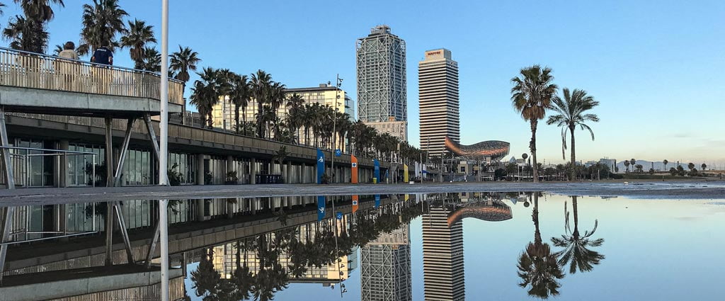 Fietsen langs de stranden van barcelona