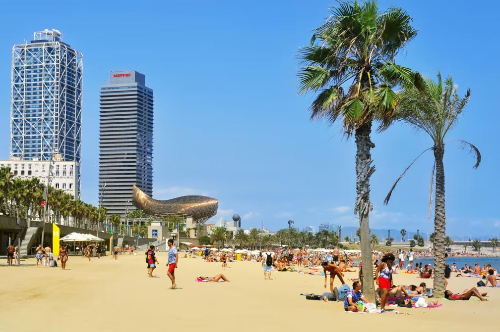 fietsen langs het strand van Somorrostro