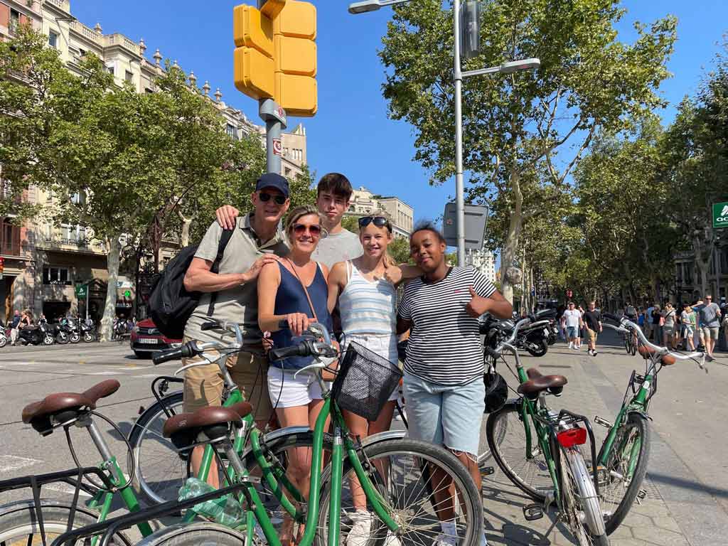 Family on a safe bike tour in Barcelona