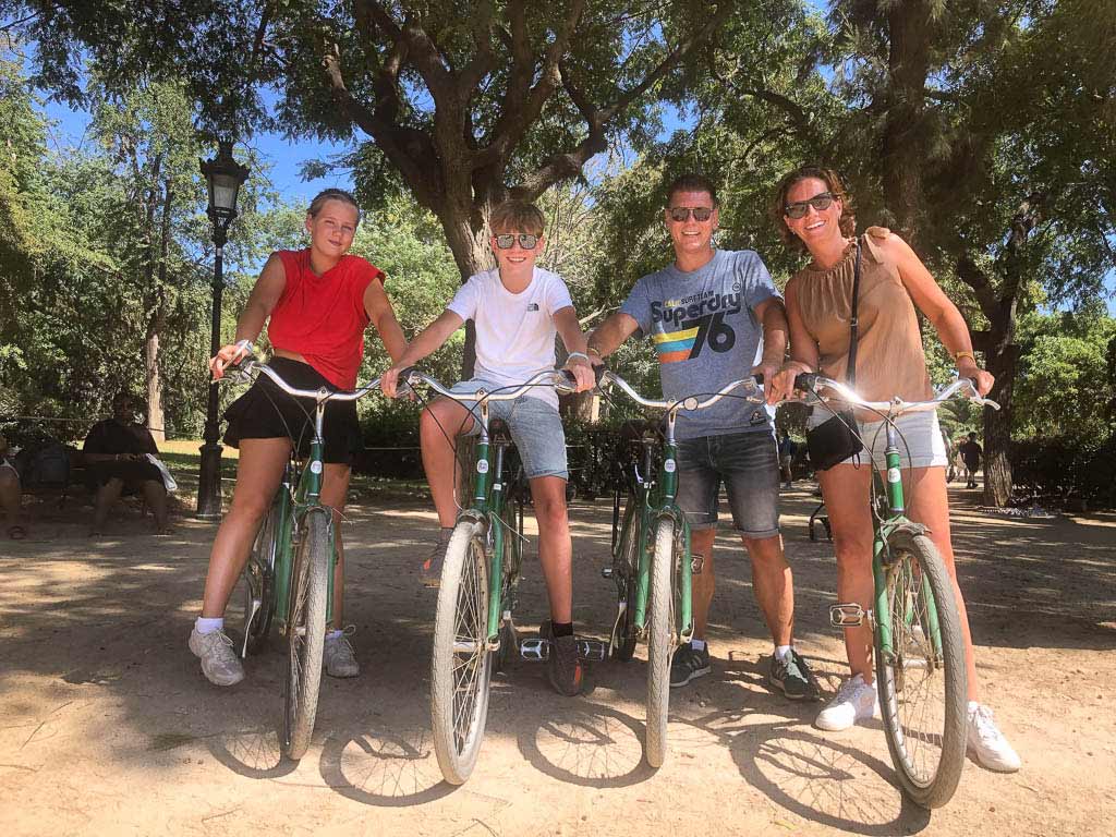 Vroege fietsttocht in Barcelona