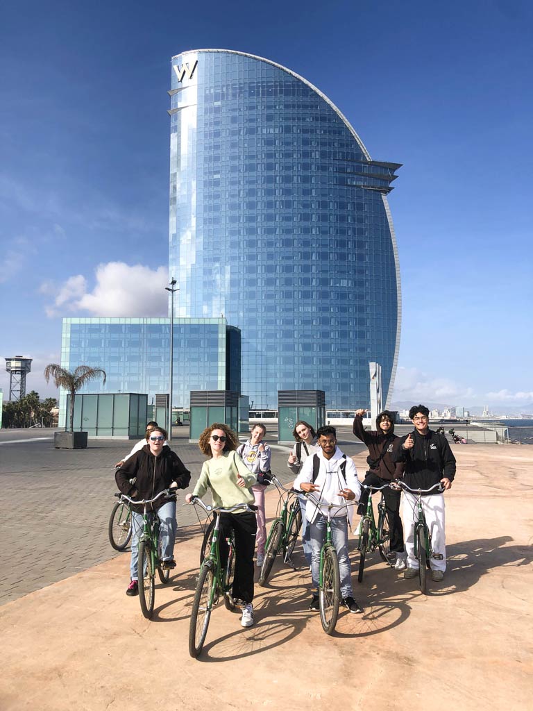 Groepje studenten op fietstour met Perry Tours