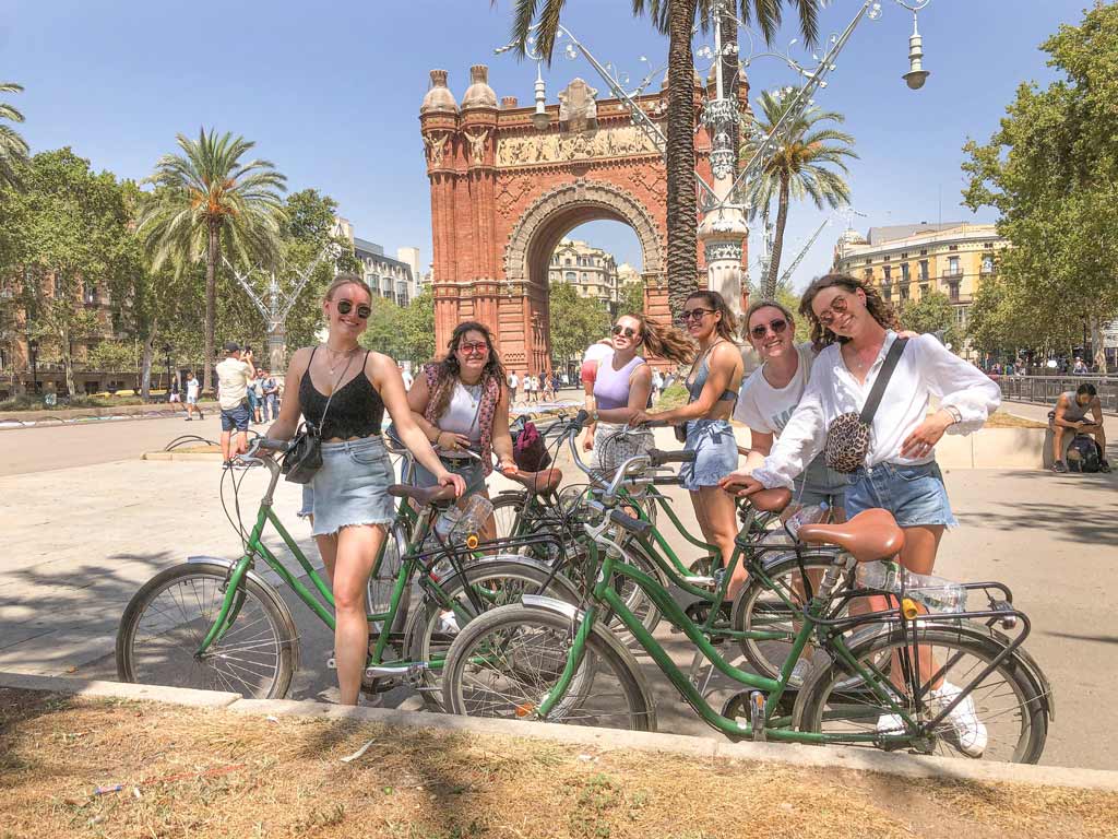 Overview of Guided City Bike Tours in Barcelona