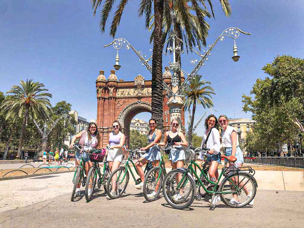2-hour Affordable Private Bike Tour Barcelona